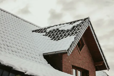 how-to-protect-your-roof-from-ice-dams-and-snow-buildup